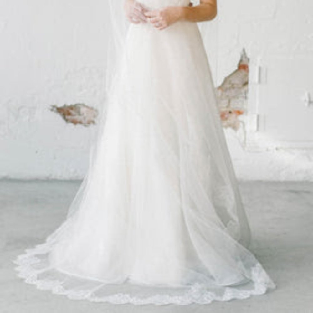 Sara Gabriel Lillian Veil in Diamond White Floral Lace - Gorgeous